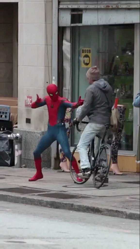 Hebohnya Spider-Man Beraksi di Tengah Kota (Behind The Scene Photo)