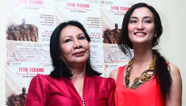Teken Dukung Rizal, Ratna Sarumpaet: yang Penting No Ahok DKI 1