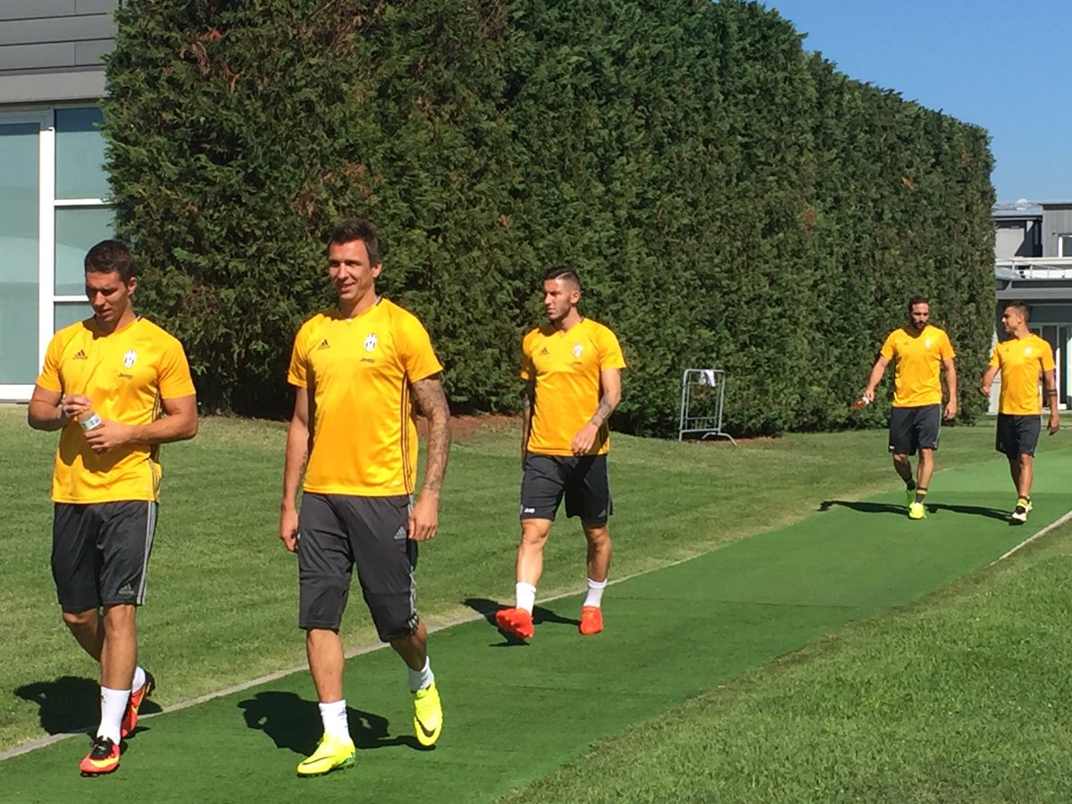 juventus-2016-2017-we-made-hi5tory-we-hope-le6end-juvekaskus-indojuvedoc-home