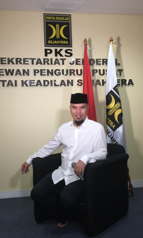 Demi Berkah, Ahmad Dhani Daftar Pilkada Usai Salat Jumat