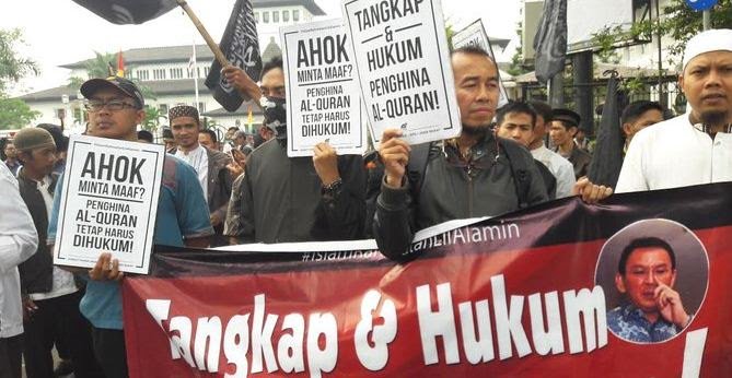 Begini Penampakan Massa Pendemo Ahok yang Putihkan Jl Medan Merdeka Timur