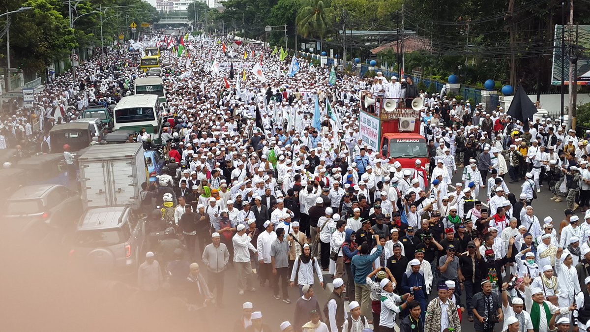 hadang-fpi-ribuan-personel-gabungan-siaga-di-balai-kota-dki