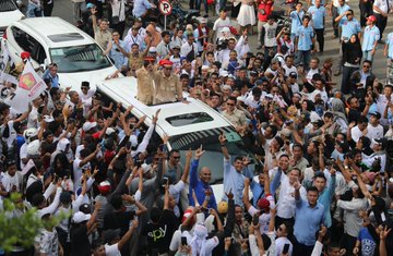 LAUTAN MANUSIA HADIRI KAMPANYE TERBUKA PRABOWO-SANDI