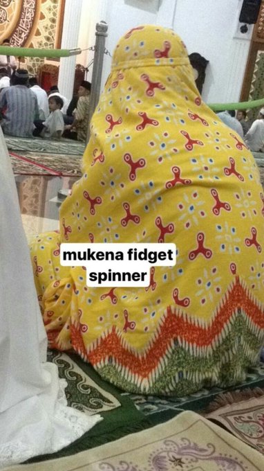 Fidget Spinner Ikut Dijadikan Motif Mukena dan Sajadah