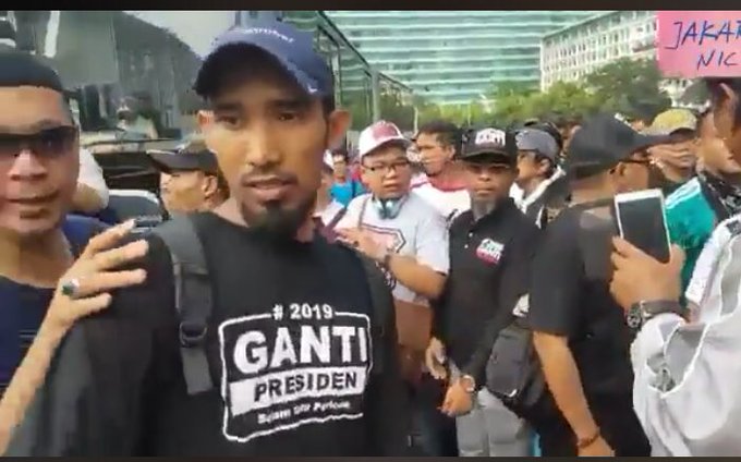 Massa #2019GantiPresiden Diduga Intimidasi #DiaSibukKerja