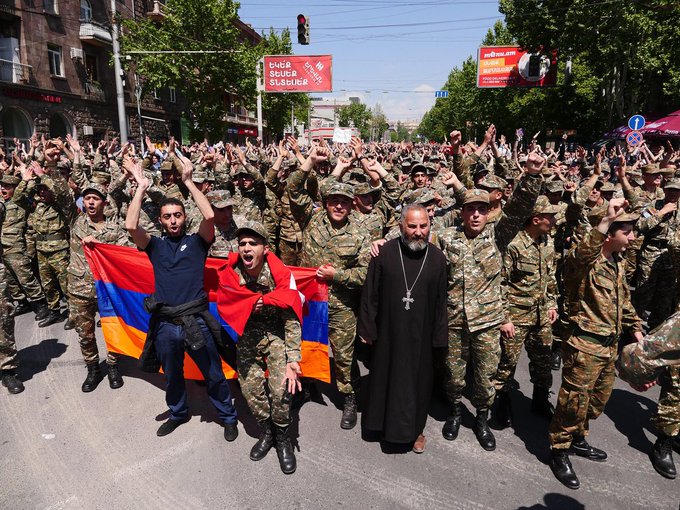 Militer Armenia Bergabung Dalam Unjuk Rasa Anti-Pemerintah