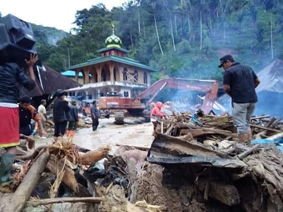 Bencana Lagi, Pak Jokowi! Banjir Bandang, 20 Orang Meninggal di Sumut & Sumbar ...
