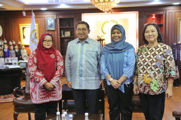 Nah Loh! Wanita Pelaku Kampanye Hitam Ternyata Pernah Bertemu Fadli Zon!