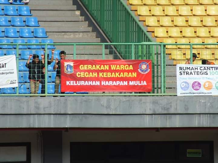 Spanduk! Hadiah dari THE JAKMANIA untuk PERSIJA!