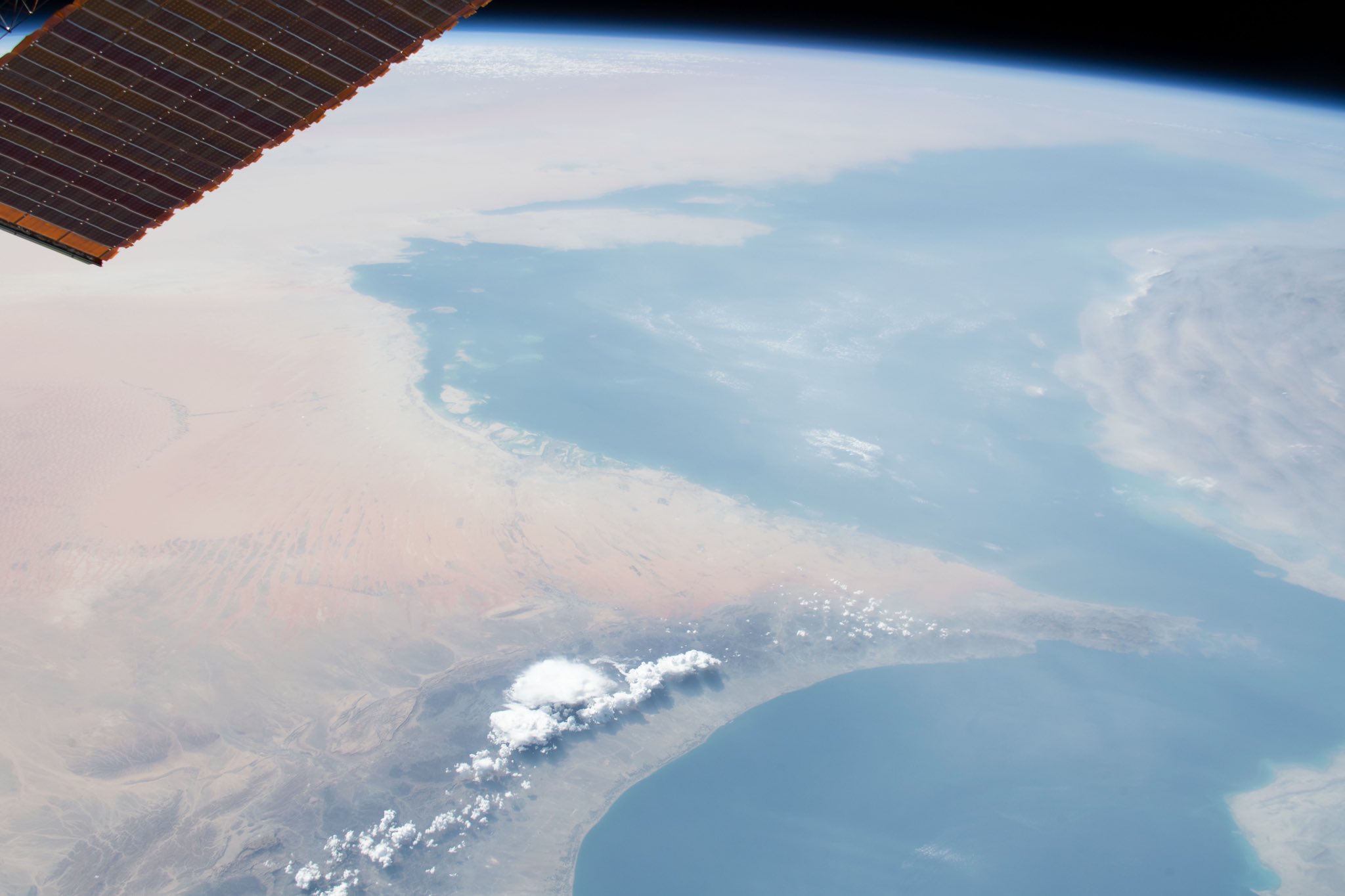 Melihat Potret Menakjubkan Dari Astronot Arab Pertama Di Luar Angkasa