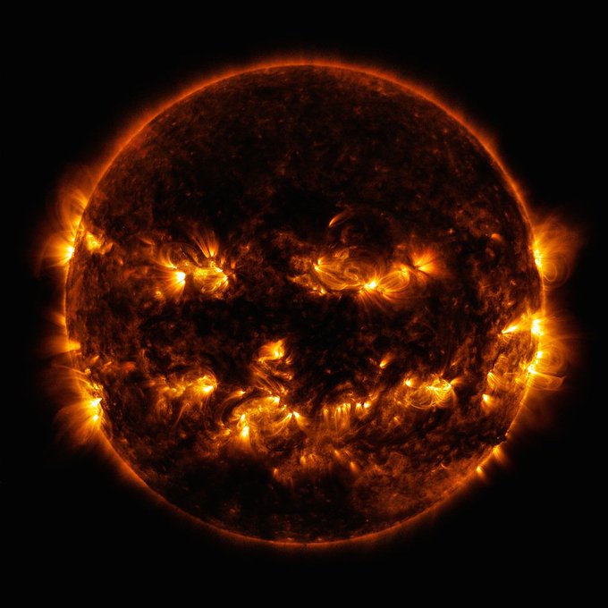 NASA Rilis Foto Matahari Menyeramkan Jelang Halloween, Begini Penampakannya!