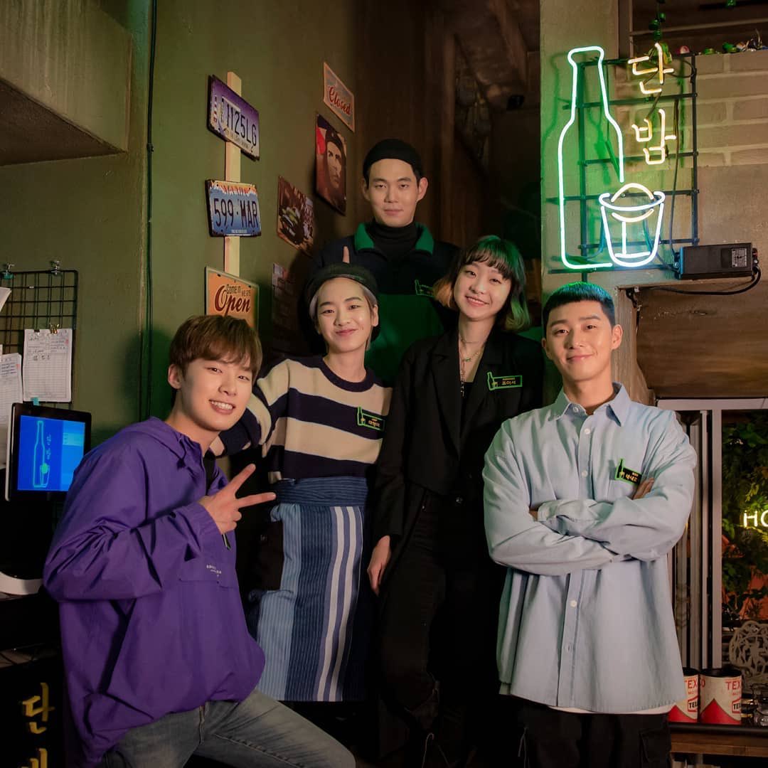 Geng Pertemanan di 5 Drama Korea Ini Friendship Goals Banget!