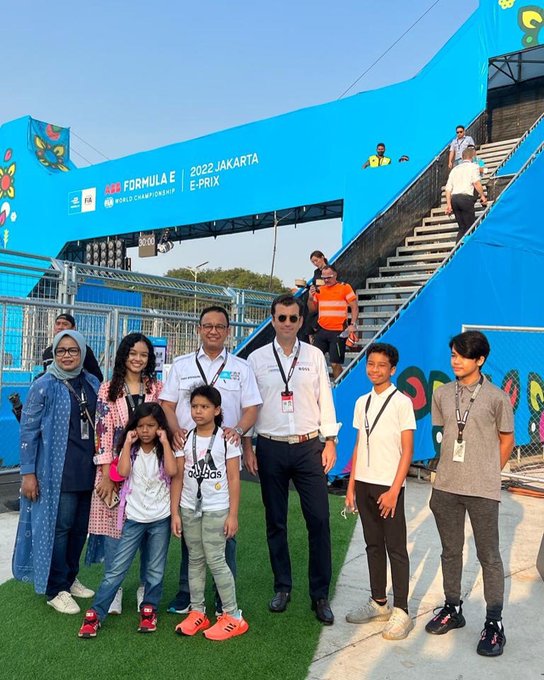 Penonton Mulai Berdatangan ke Ancol Jelang Balap Formula E, Antrean Mengular