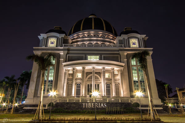 WOW! Must See ,Ini dia Gan Gereja-Gereja Kristen terbesar di Indonesia