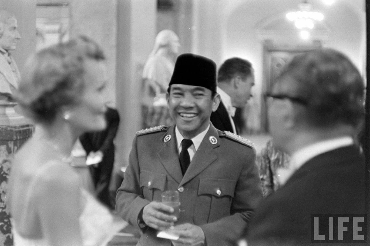 Foto Presiden Indonesia Sedang &quot;Minum&quot;