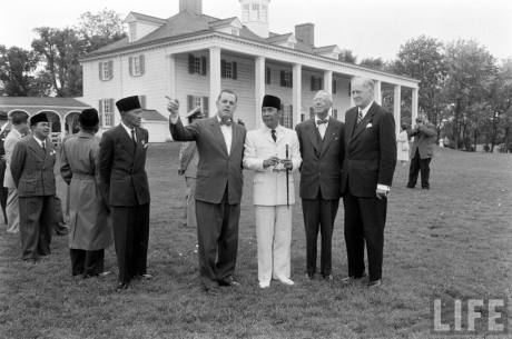 Foto Original Sang Penyambung Lidah Rakyat, Bung Karno.