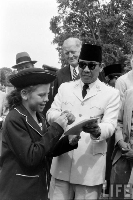 Foto Original Sang Penyambung Lidah Rakyat, Bung Karno.