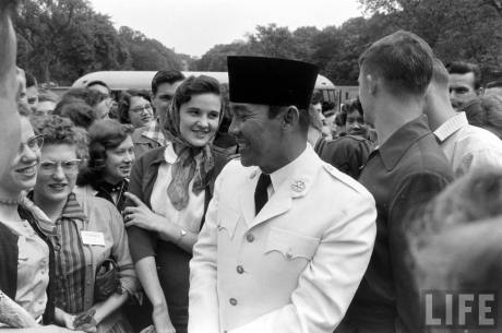 Foto Original Sang Penyambung Lidah Rakyat, Bung Karno.