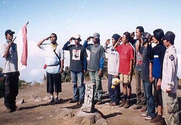Puncak Hanya Bonus, Selamat dan Sehat adalah Tujuan utama dalam Pendakian