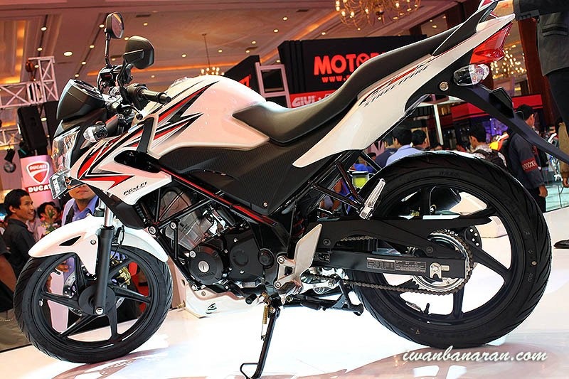 Lihat Penampakannya New Honda CB 150 R StreetFire 2013