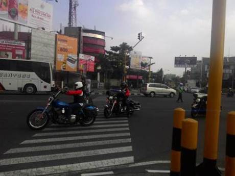 Berlagak Bak Koboi Jalanan, Pengemudi Moge Dibully Netizen