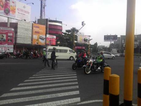 Berlagak Bak Koboi Jalanan, Pengemudi Moge Dibully Netizen