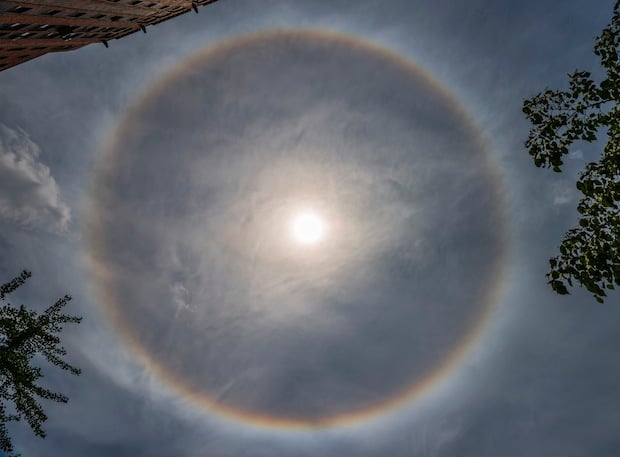 FOTO: Fenomena Langka, Pelangi di Sekeliling Matahari