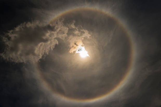 FOTO: Fenomena Langka, Pelangi di Sekeliling Matahari
