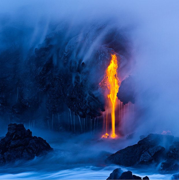Ini dia Fotografer handal yang memotret lava dengan jarak 1 meter