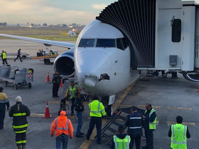 Kecelakaan Pesawat Penumpang jenis Boeing 737 menabrak Drone