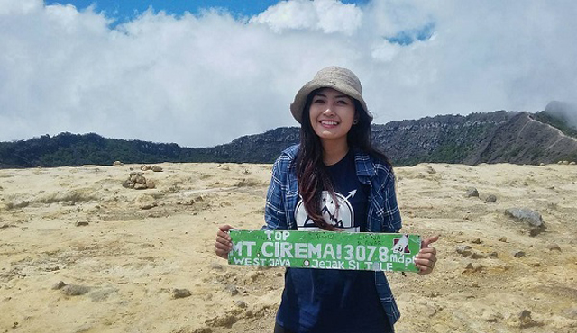 PARA PENDAKI CANTIK YANG JADI IDAMAN PARA LAKI-LAKI 