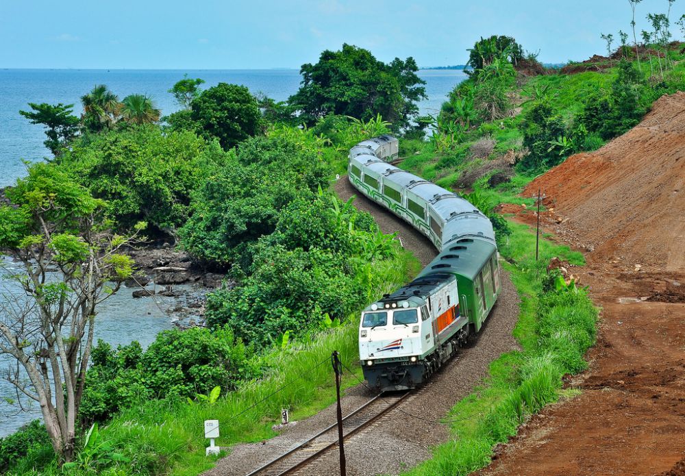 7 Jalur Terindah Kereta Api Indonesia