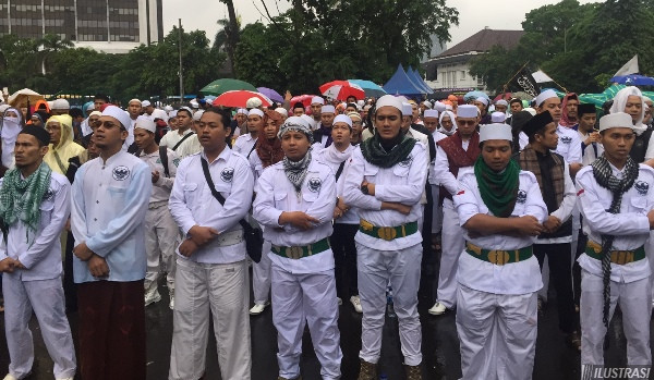 7 Orang Berseragam FPI Diusir dari TPS, Rame