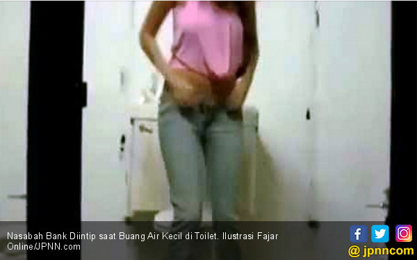 Nasabah Bank Diintip saat Buang Air Kecil di Toilet