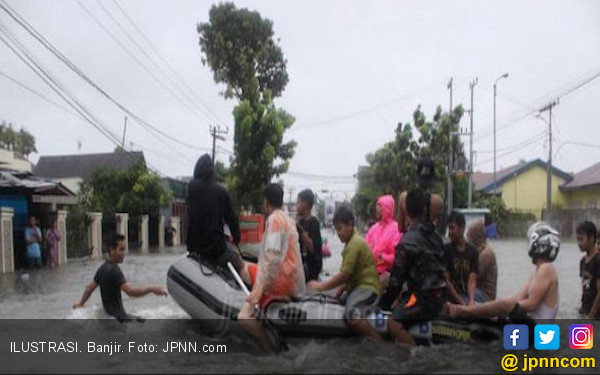 Banjir di Surabaya Makin Heboh karena Hoaks