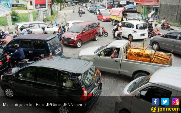 presiden-tertimpa-tiang-traffic-light-terluka-dan-pingsan