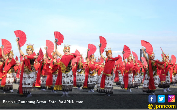 Hipnotis Wisatawan, Festival Gandrung Sewu Banjir Pujian