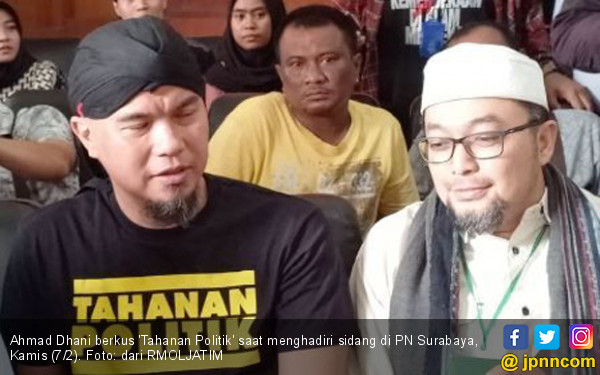 kejari-jatim-larang-ahmad-dhani-pakai-kaus-nyeleneh-saat-sidang