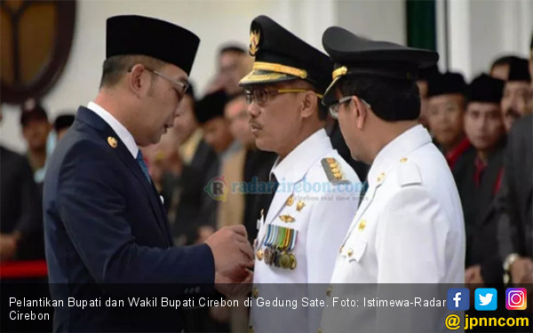 Tak Lebih 10 Menit, Bupati Cirebon Dilantik Lalu Diberhentikan