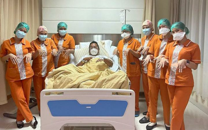 Bang Hotman Dirawat di Rumah Sakit, Para Perawat Langsung Lakukan Ini 