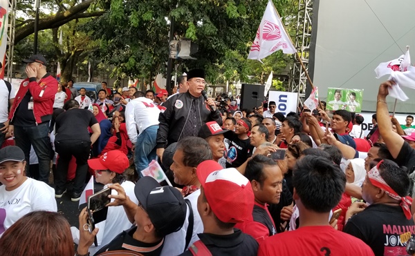 Suara Ledakan Menggema di Parkir Timur Senayan, Jangan Mendekat!