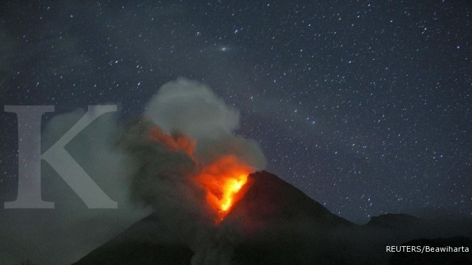 waspada...!! Gunung Kelud Meletus (14 februari 2014)