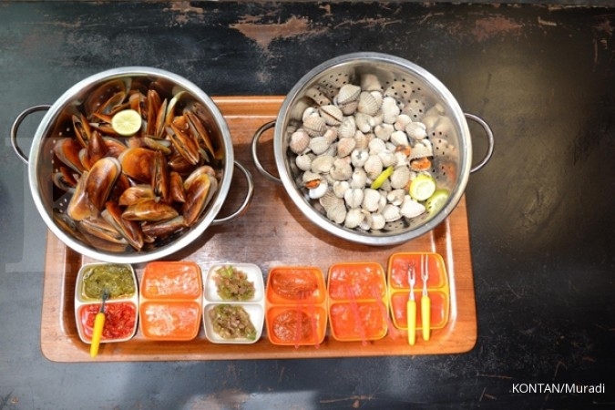 dagang-sepi-lupakan-kolesterol-dengan-kerang-hijau-pak-rudi