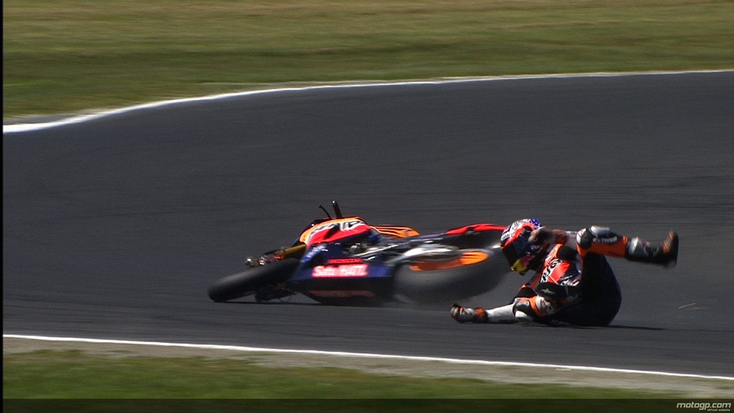 motorcycle-racing-crash-moment