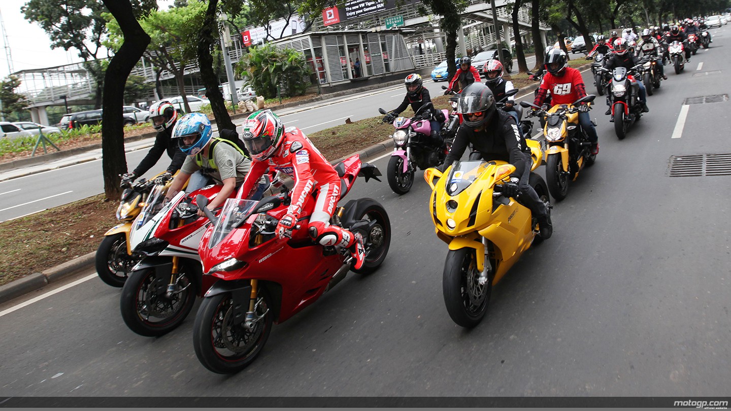 PIC ==Nicky Hayden Jajal Jalanan di Jakarta