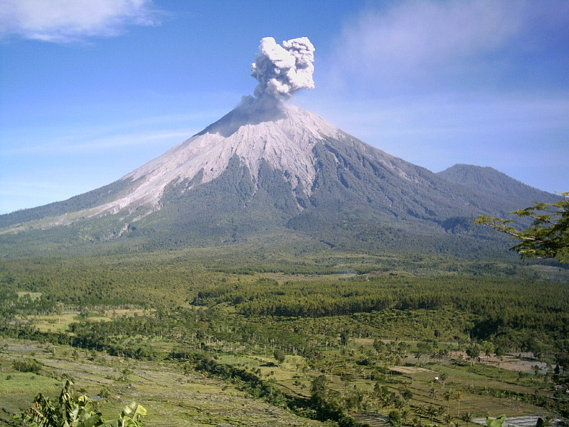 5 Gunung tertinggi di indonesia