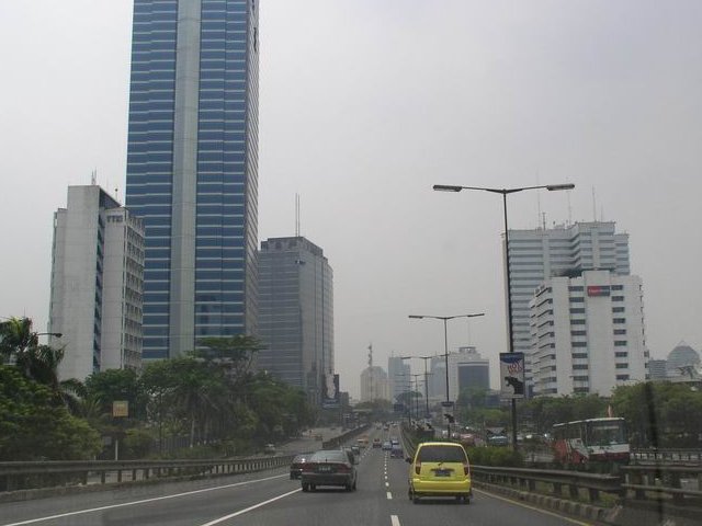 Kumpulan merk dan model lampu jalan legendaris yang menerangi jalan raya