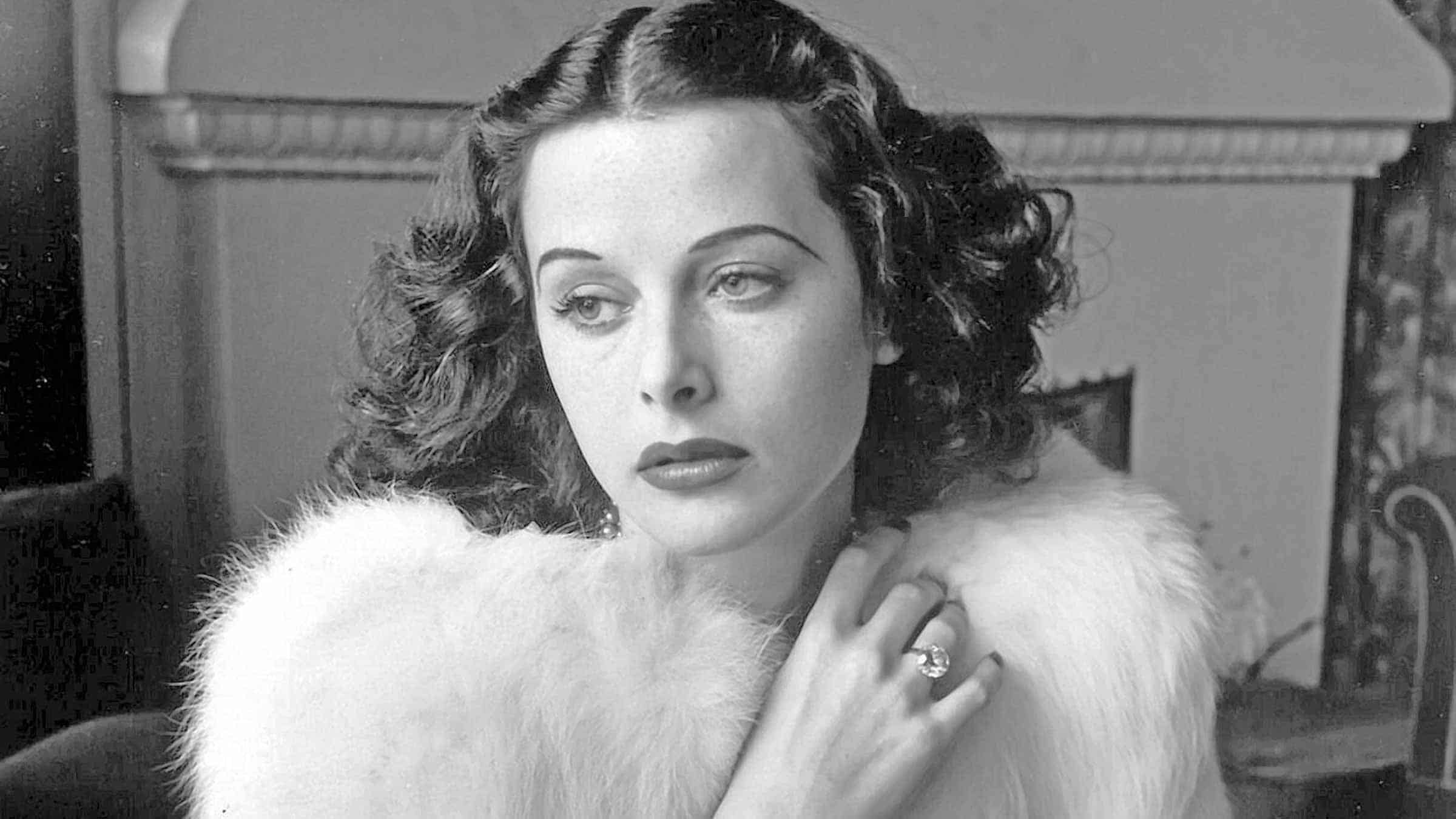 Hedy Lamarr, Aktris Cantik Yang Memelopori Penemuan Wi-Fi, GPS dan Bluetooth