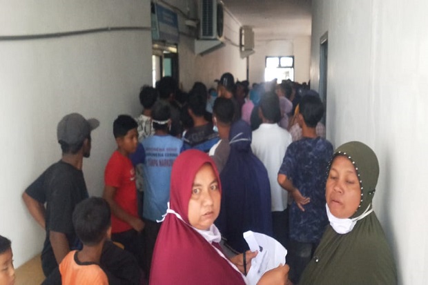 jelang-ramadhan-pembagian-uang-meugang-di-kantor-bupati-pidie-jaya-ricuh