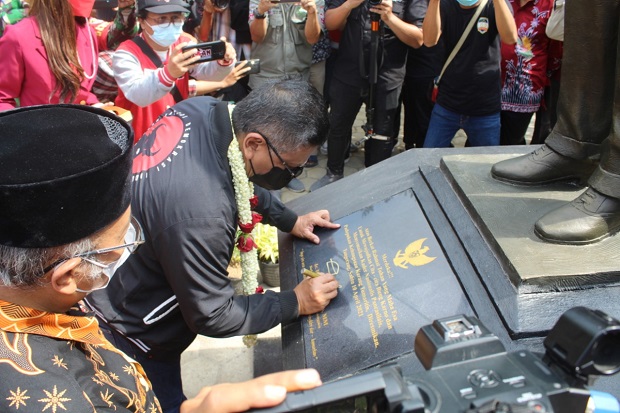 Padepokan Kebangsaan Karang Tumaritis Bikin Hasto Kristiyanto Terkenang Masa Kecil
